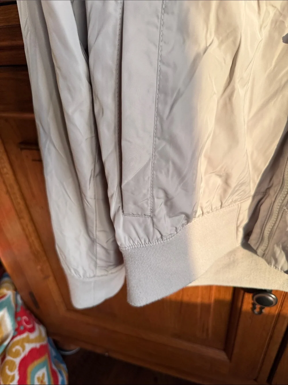 Hollister men’s Light Beige Bomber Jacket - Size M